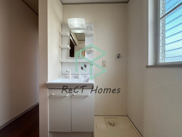 姫路市飾磨区英賀保駅前町のハイツの洗面所