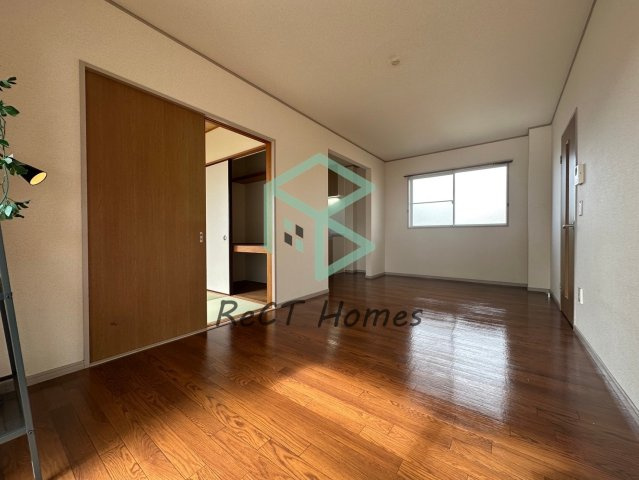 姫路市飾磨区英賀保駅前町のハイツの居間・リビング