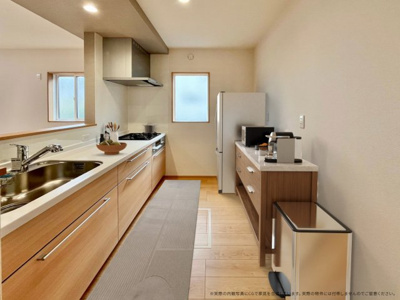 【キッチン】 | 【キッチン　CG家具設置イメージ】
※画像に含まれる家具家電はCGで作成したイメージです。実際の物件には付帯しません。