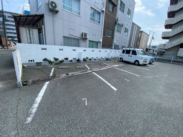 ノーブル岡田の駐車場