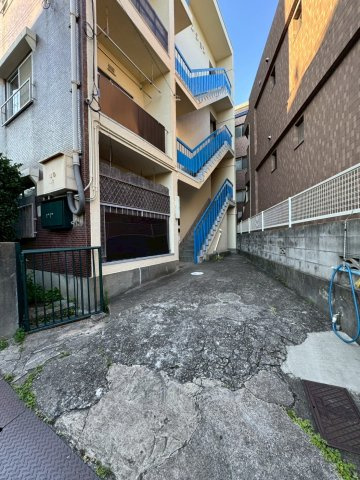 千守マンションの駐車場