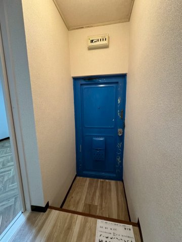 千守マンションの玄関