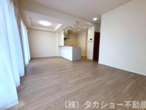 【居間・リビング】 | 稲毛長沼パークハウス | 家族が集まるリビングは明るく広々しております!!