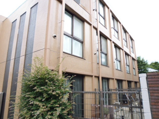 【外観】 | 鉄筋コンクリート造のがっちりとした建物。