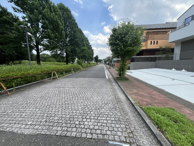 新築一戸建　青葉区奈良１丁目２棟の前面道路含む現地写真