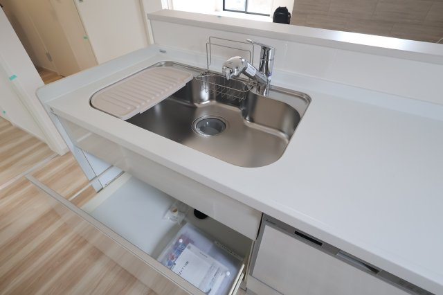 《仲介手数料無料》見沼区東大宮１丁目98-5(全1戸)新築一戸建てリガーレのキッチン|撮影日 2025年10月20日 13:00 曇り