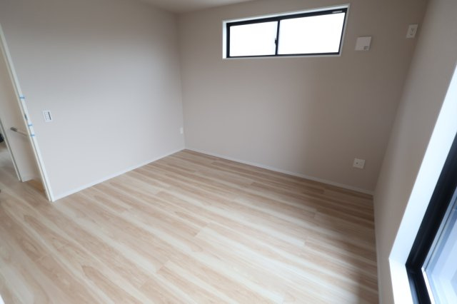 《仲介手数料無料》見沼区東大宮１丁目98-5(全1戸)新築一戸建てリガーレの洋室|撮影日 2025年10月20日 13:00 曇り