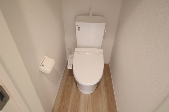 《仲介手数料無料》見沼区東大宮１丁目98-5(全1戸)新築一戸建てリガーレのトイレ|撮影日 2025年10月20日 13:00 曇り