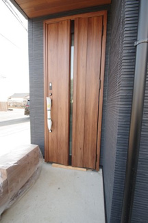 【玄関】 | 【仲介手数料無料！！】府中市四谷2丁目　新築戸建て（全4棟）2号棟　4390万円