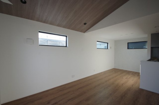 【居間・リビング】 | 【仲介手数料無料！！】府中市四谷2丁目　新築戸建て（全4棟）2号棟　4390万円