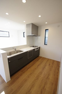 【キッチン】 | 【仲介手数料無料！！】府中市四谷2丁目　新築戸建て（全4棟）2号棟　4390万円