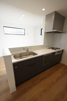 【キッチン】 | 【仲介手数料無料！！】府中市四谷2丁目　新築戸建て（全4棟）2号棟　4390万円