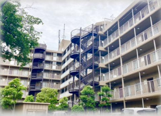 恒陽綾瀬マンションの外観