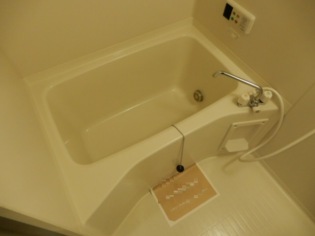 ラフィーネ二ツ屋　の浴室