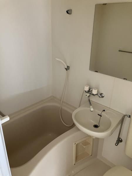 ヒルズコート海岸通の洗面所|使いやすい洗面所です