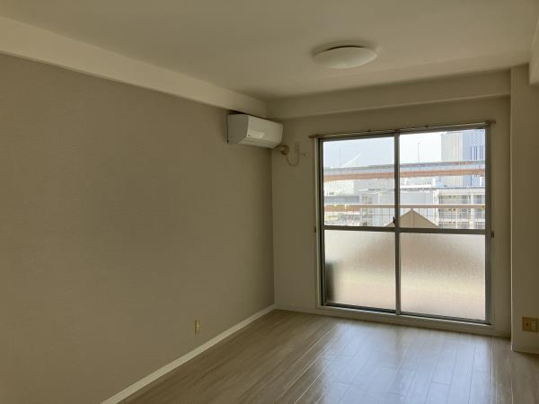 ヒルズコート海岸通の居間・リビング|こちらのリビングで趣味の時間をお楽しみください