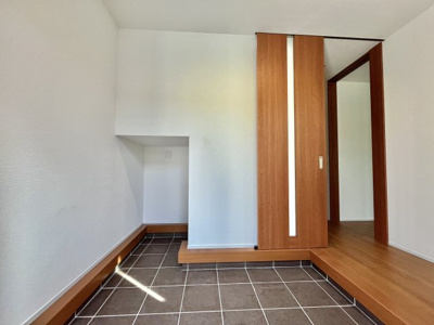 【玄関】 | フジサワシツジドウヒガシカイガンコダテ