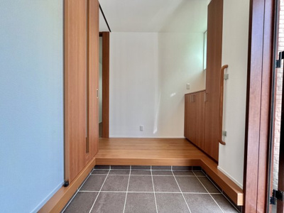 【玄関】 | フジサワシツジドウヒガシカイガンコダテ