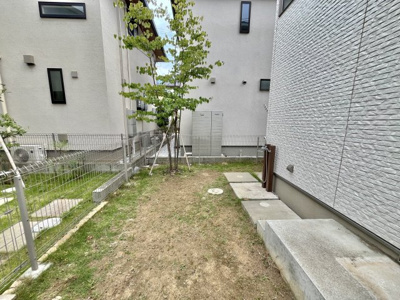 【庭】 | フジサワシツジドウヒガシカイガンコダテ