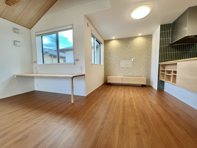 【居間・リビング】 | フジサワシツジドウヒガシカイガンコダテ