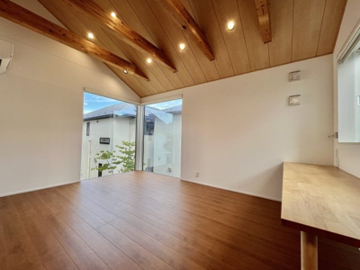 【居間・リビング】 | フジサワシツジドウヒガシカイガンコダテ