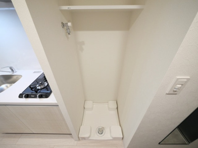 【設備】 | アドバンス大阪リーヴァ | 洗濯機置き場です。