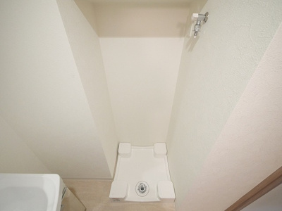 【設備】 | アドバンス大阪リーヴァ | 洗濯機置き場です。