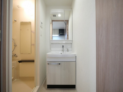 【独立洗面台】 | アドバンス大阪リーヴァ | 独立洗面台あり、毎朝おしゃれに忙しい女性の方におすすめです