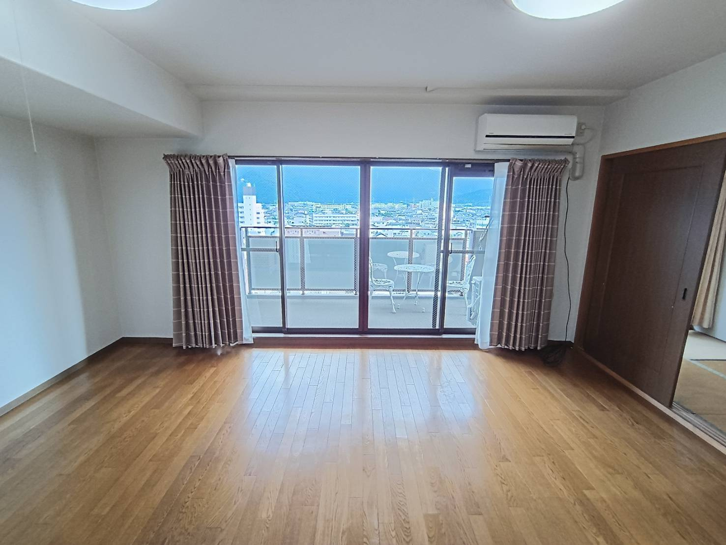 グランドール西条 弐番館の洋室