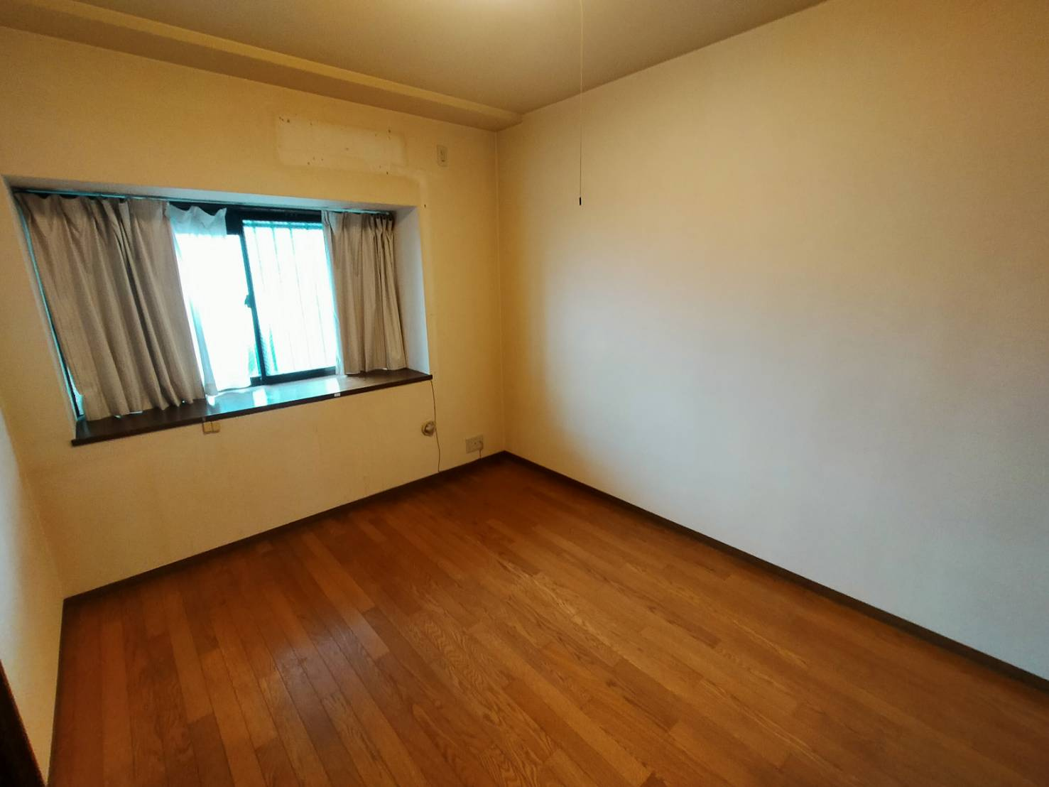 グランドール西条 弐番館の洋室