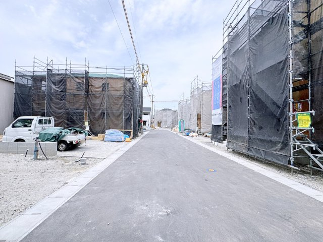 新築戸建・建売　郡山市富久山町福原　CRADLE GARDEN　全10棟の前面道路含む現地写真|車通りが少なく静かな住宅街に立地♪前面道路も穏やかな雰囲気でゆったりとした暮らしができます♪