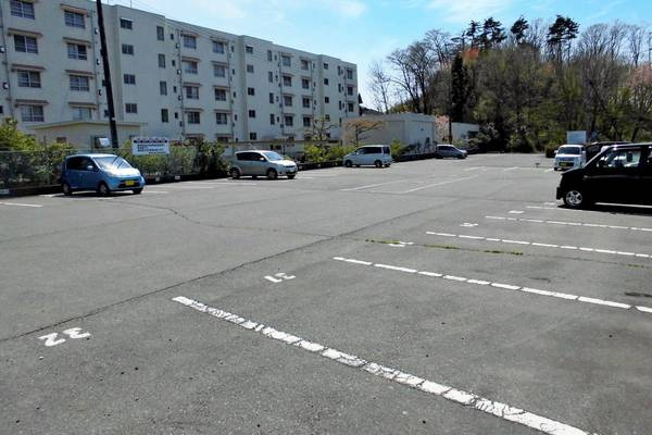 ビレッジハウス白河2号棟の駐車場