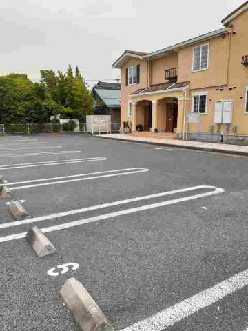 カーサ　アバンツァートの駐車場|駐車場があるので、車を買う予定の方も安心です