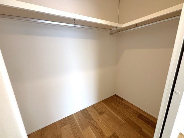 たまプラーザ美しが丘パークホームズ弐番館の収納|【洋室(3)約5.3帖】：広々WIC完備