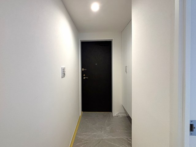 たまプラーザ美しが丘パークホームズ弐番館の玄関|自動センサーライト付きの玄関なので、照明の消し忘れもなく安心です