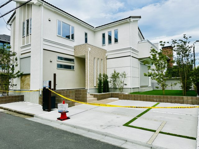 鎌倉市稲村ガ崎5丁目　新築戸建全1棟の駐車場