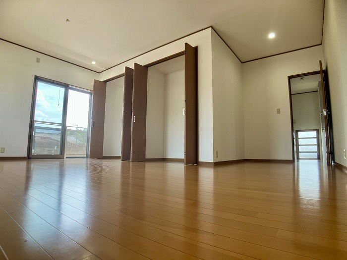 新須賀町3丁目　中古戸建の洋室