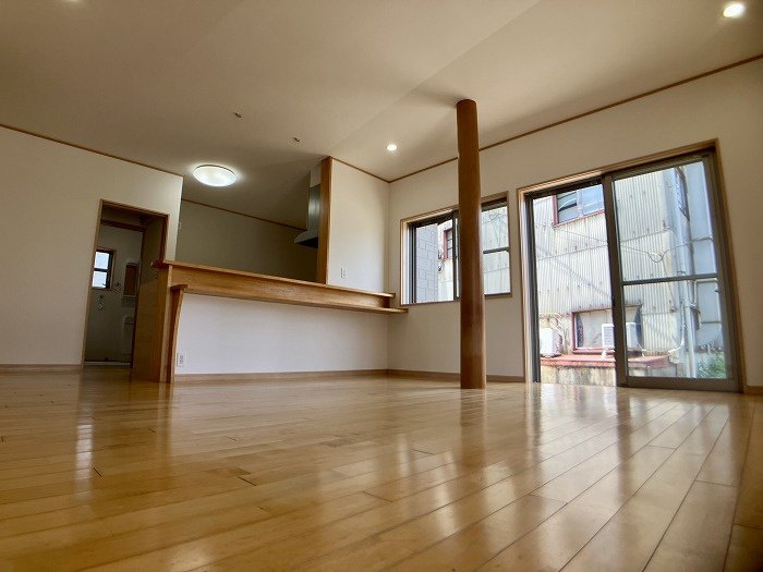 新須賀町3丁目　中古戸建の居間・リビング