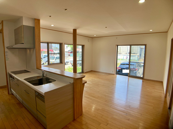 新須賀町3丁目　中古戸建の居間・リビング