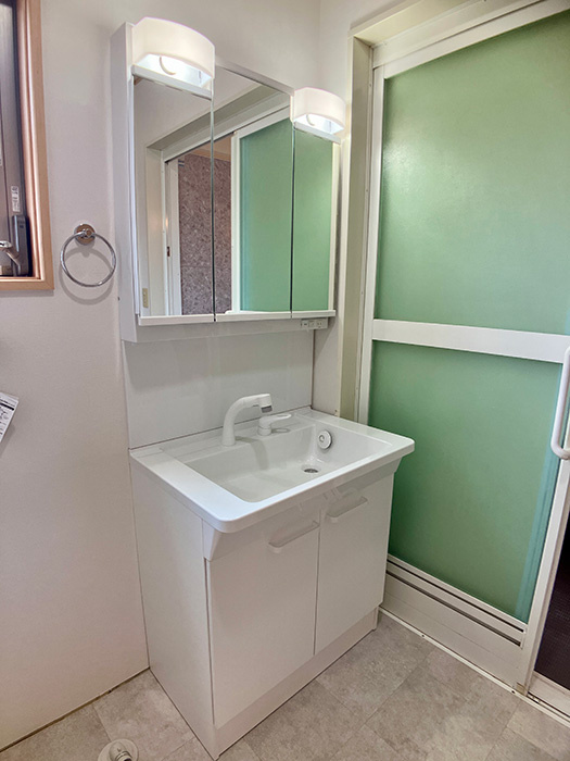 新須賀町3丁目　中古戸建の独立洗面台