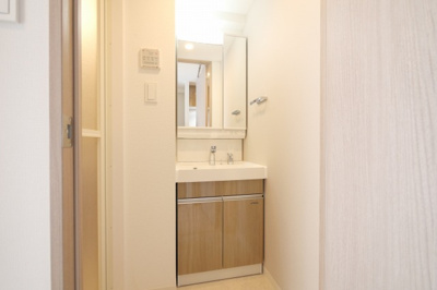 【独立洗面台】 | S-RESIDENCE高井田beleta | 朝の支度にも助かる、独立の洗髪洗面化粧台