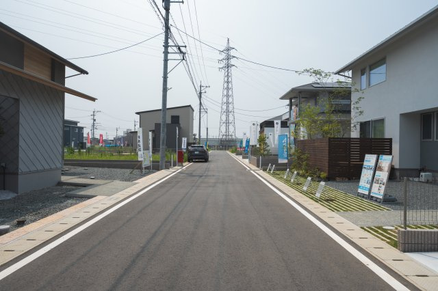 【前面道路含む現地写真】 | クレストタウンかすみヶ丘12-11