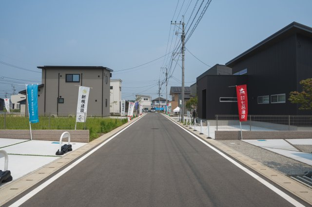 【前面道路含む現地写真】 | クレストタウンかすみヶ丘12-11