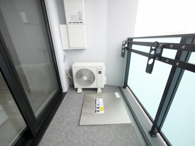 【バルコニー】 | S-RESIDENCE小阪azure | 暖かな日差しのふりそそぐバルコニー