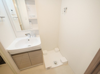 【設備】 | S-RESIDENCE小阪azure | 洗濯機置き場です。