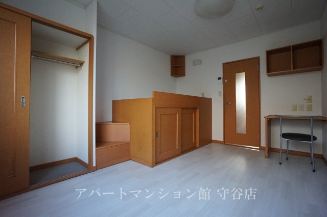 レフィナードの寝室