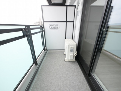 【バルコニー】 | S-RESIDENCE小阪azure | 暖かな日差しのふりそそぐバルコニー
