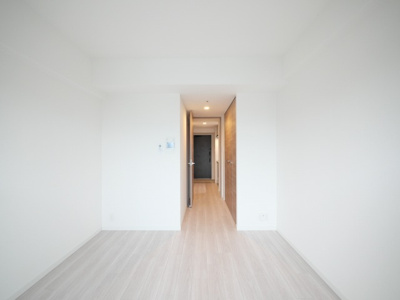 【居間・リビング】 | S-RESIDENCE小阪azure | こちらの居間で趣味の時間をお楽しみください