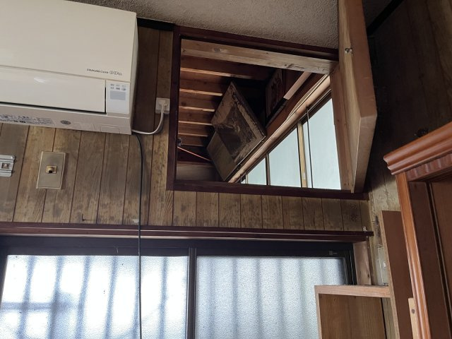 【収納】 | 中古一戸建　高岡郡佐川町甲 | 駐車場の上部の屋根裏収納