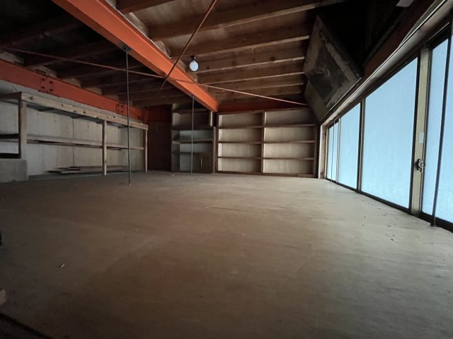 【収納】 | 中古一戸建　高岡郡佐川町甲 | 駐車場の上部の屋根裏収納